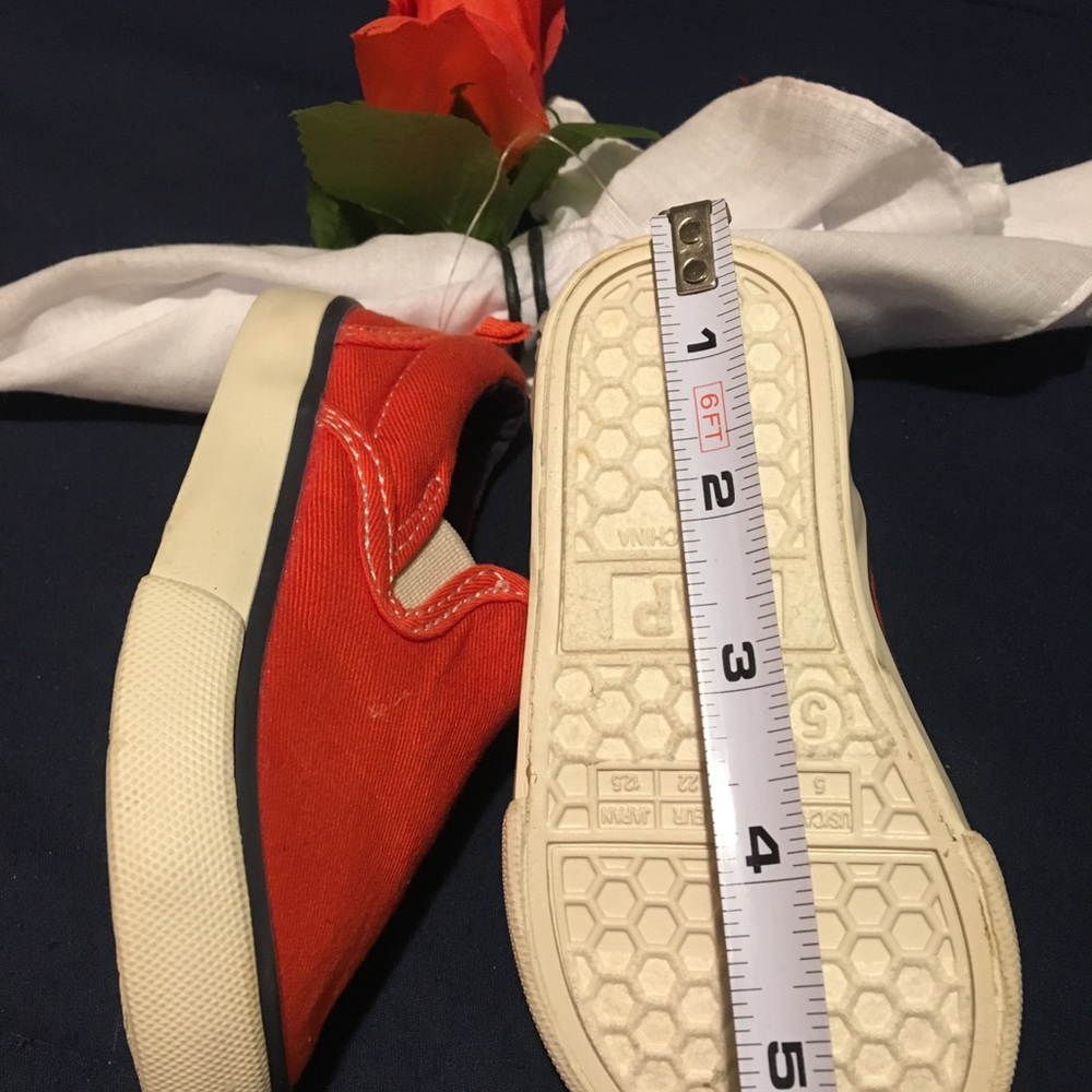 NEW Gap Slip on Tennis Shoes - Picture 5 of 7